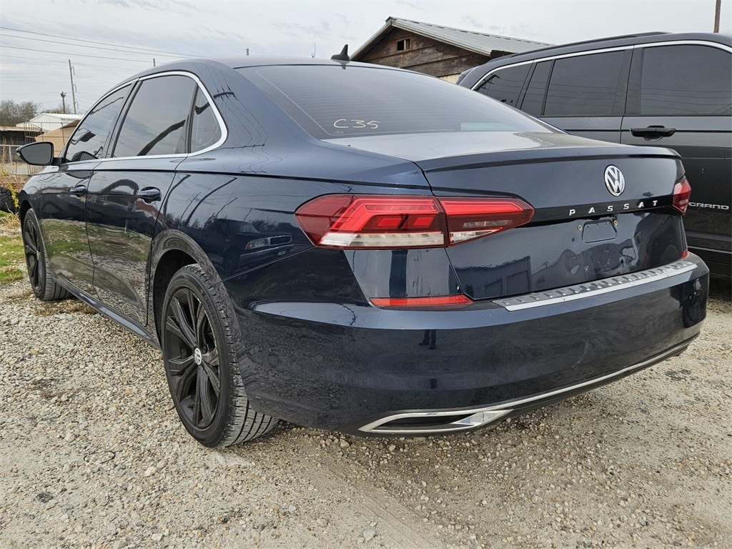 Used 2021 Volkswagen Passat 2.0T SE Sedan