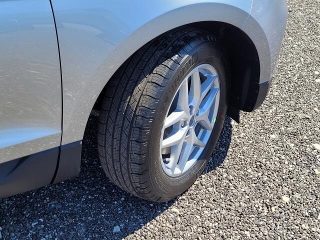 2024 Ford Edge SEL photo 4