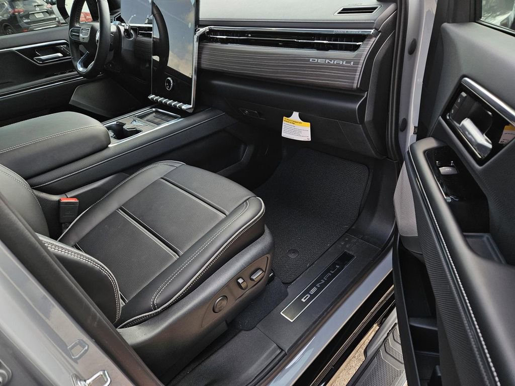 2025 GMC Sierra EV Denali - Photo 8