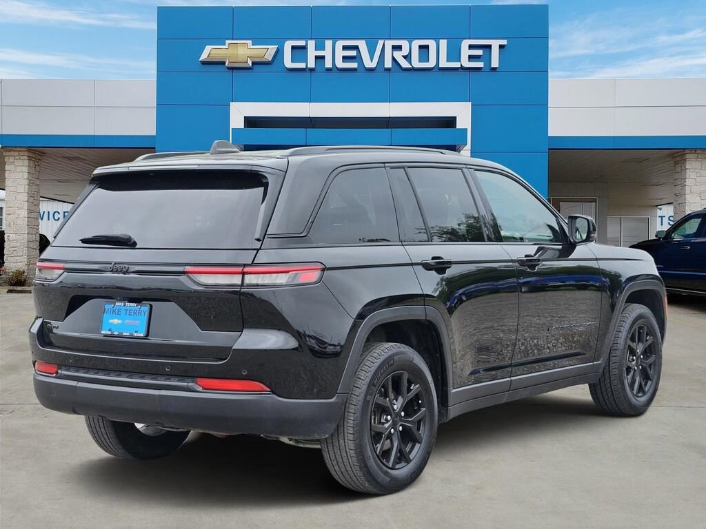 Used 2024 Jeep Grand Cherokee Altitude 4x4 SUV