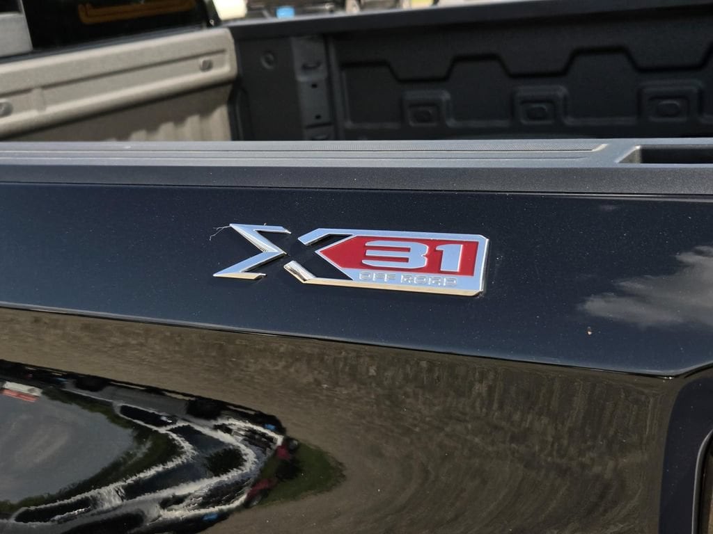 2026 GMC Sierra 1500 SLT - Photo 7