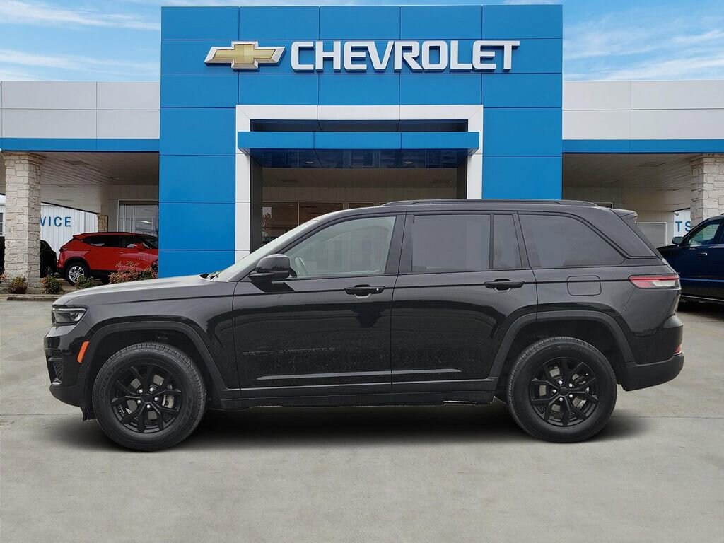 Used 2024 Jeep Grand Cherokee Altitude 4x4 SUV
