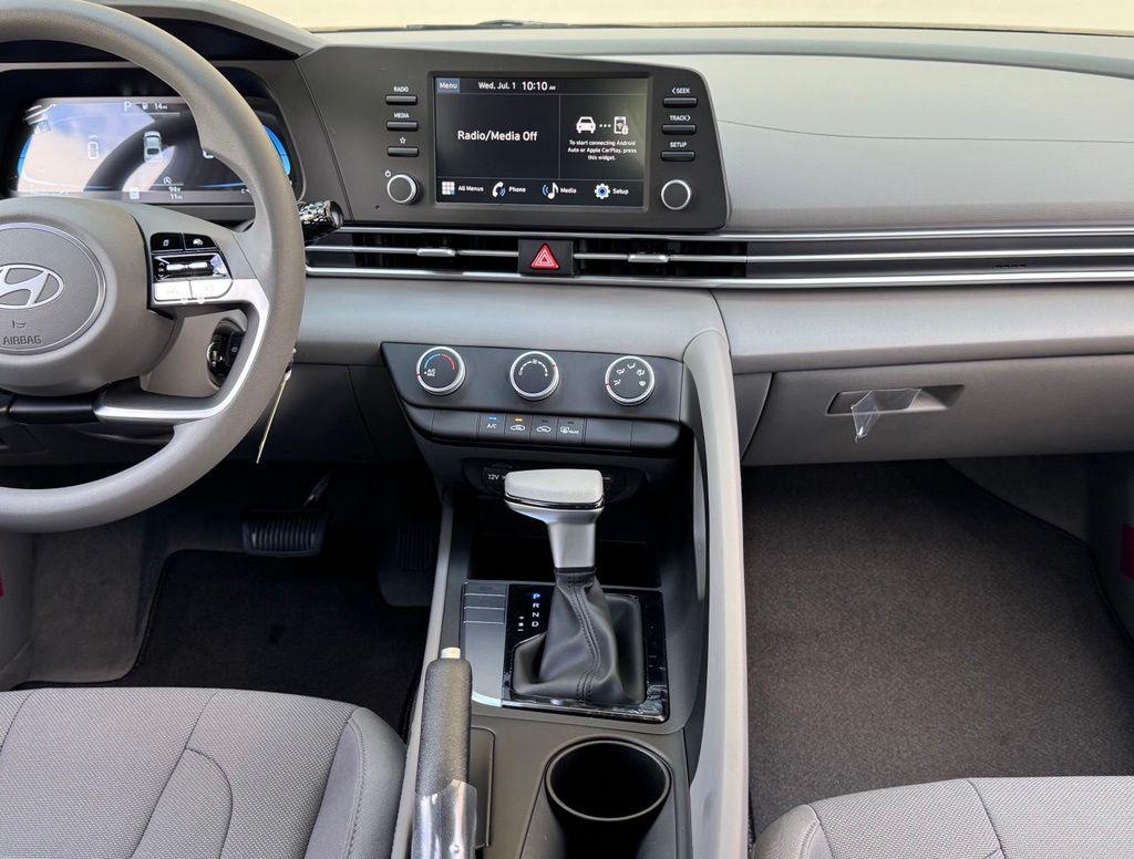 New 2026 Hyundai Elantra SE Sedan
