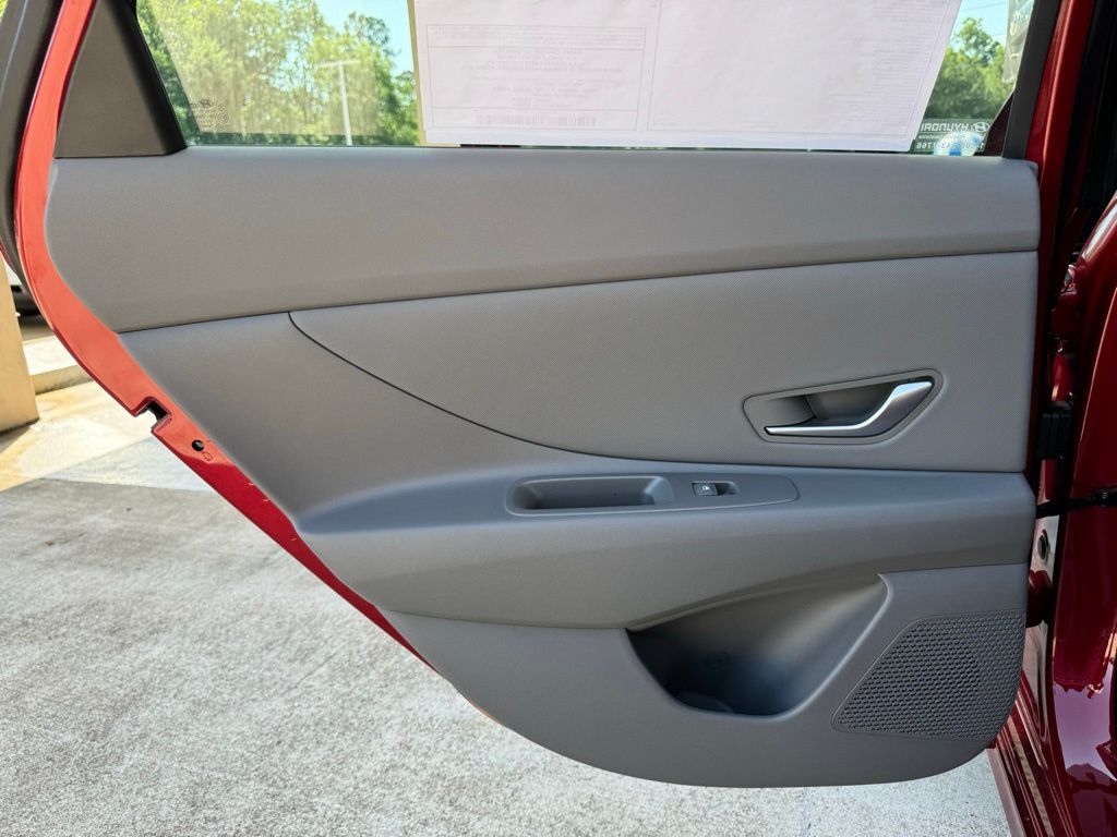 2025 Hyundai Elantra SEL - Photo 20