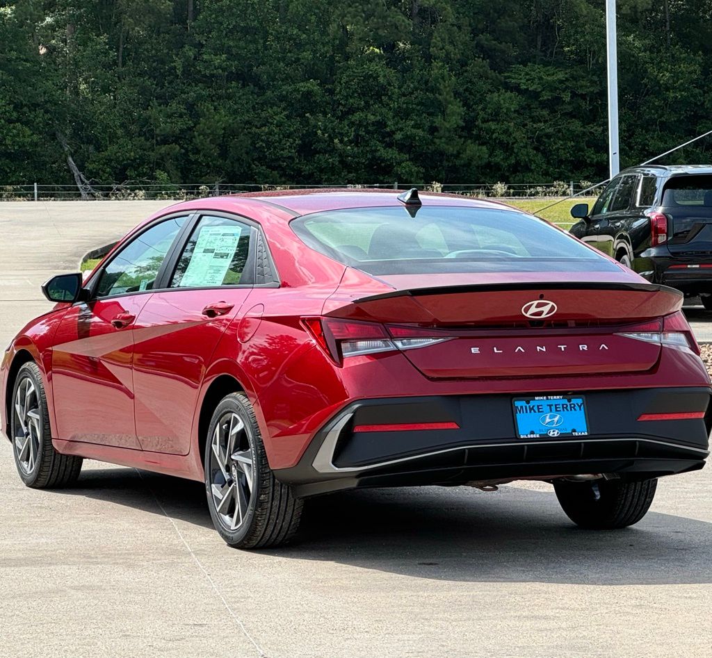 2025 Hyundai Elantra SEL - Photo 11