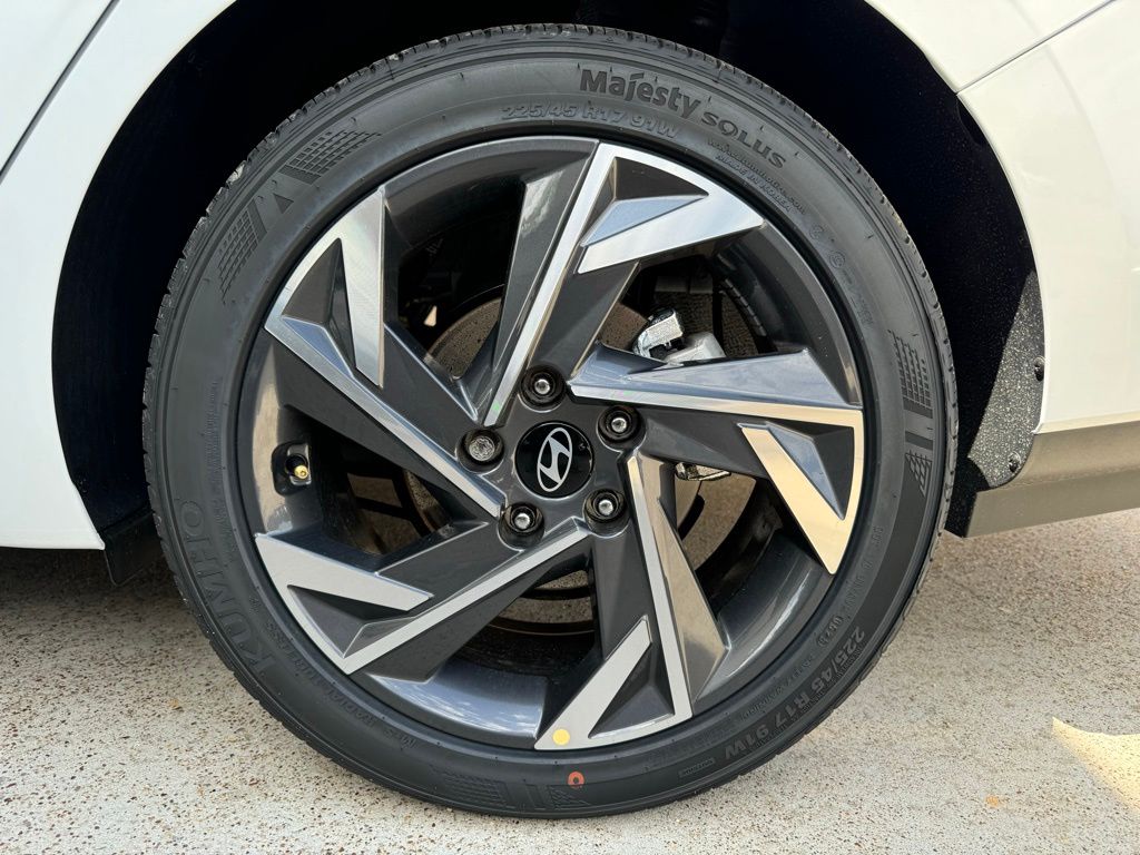2025 Hyundai Elantra SEL - Photo 22