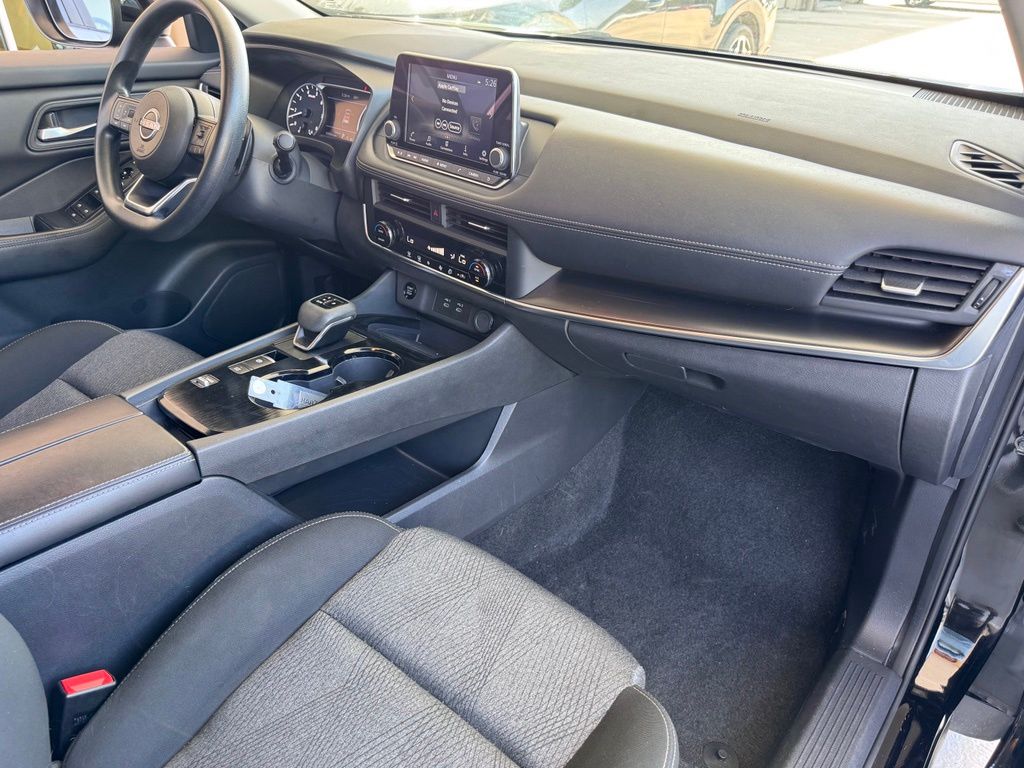 2024 Nissan Rogue SV - Photo 17