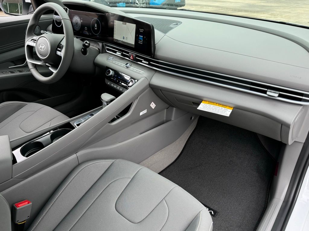 2025 Hyundai Elantra SEL - Photo 18