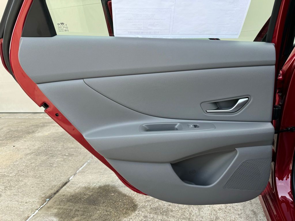 2025 Hyundai Elantra SEL - Photo 20