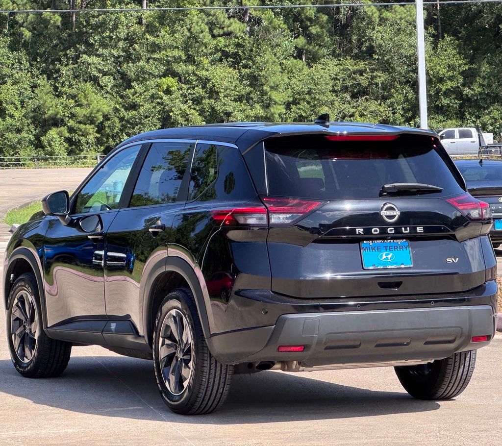 2024 Nissan Rogue SV - Photo 12