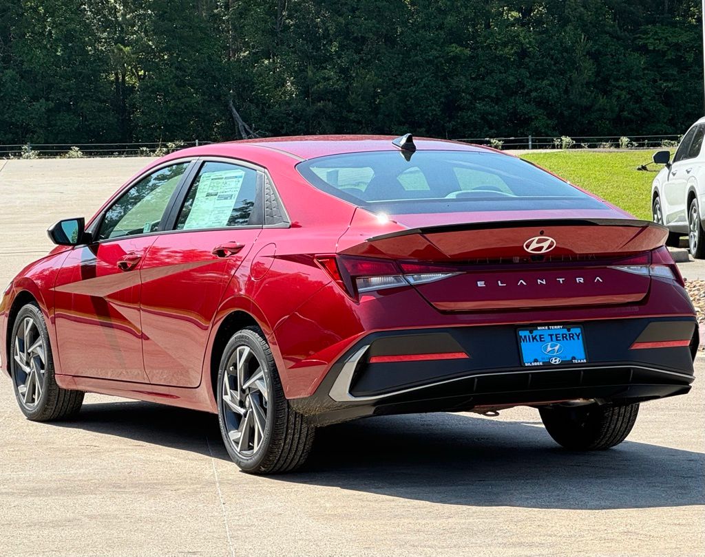 2025 Hyundai Elantra SEL - Photo 11