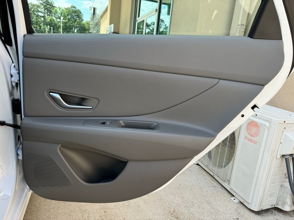 2025 Hyundai Elantra SEL - Photo 18