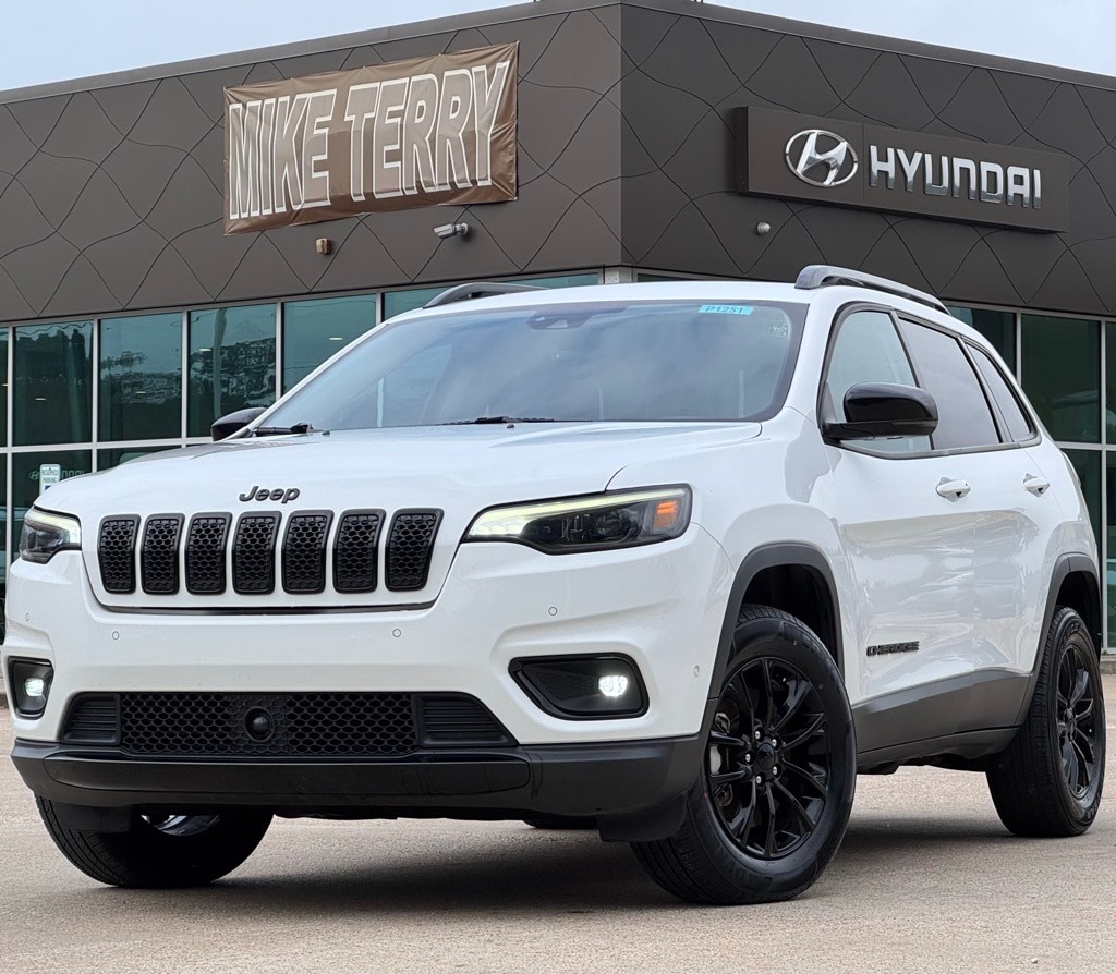 2023 Jeep Cherokee Altitude Lux's photo