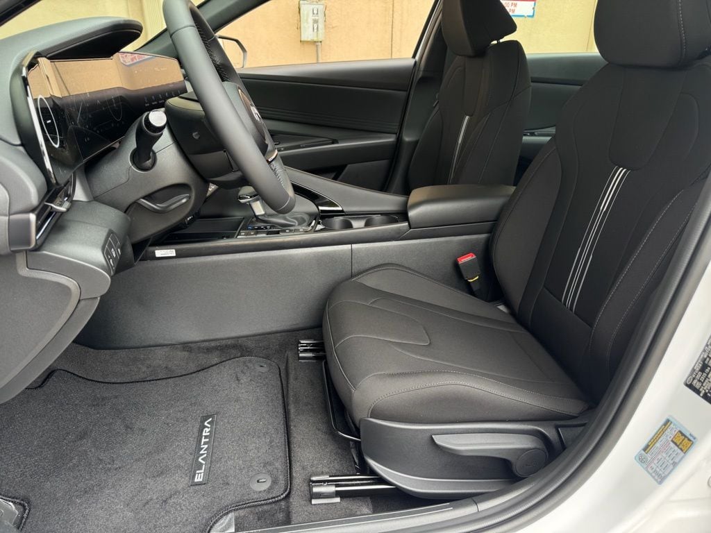 2025 Hyundai Elantra Blue - Photo 7