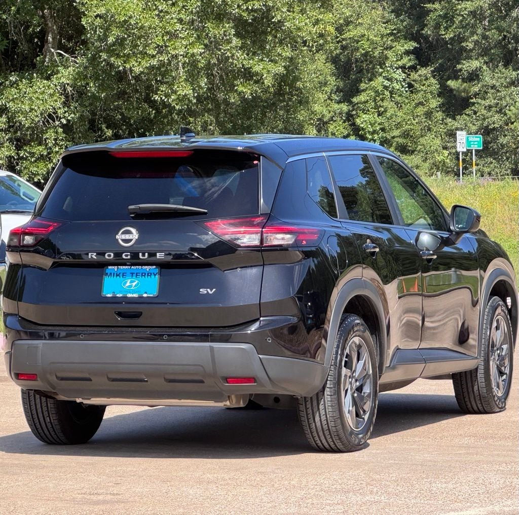 2024 Nissan Rogue SV - Photo 13