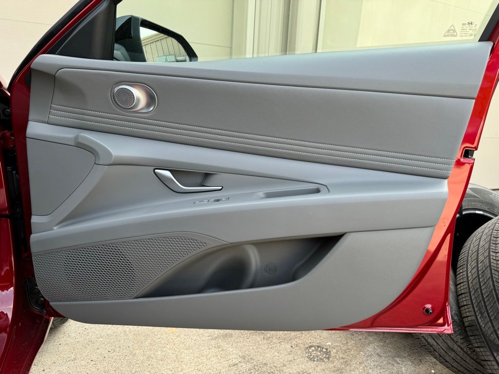 2025 Hyundai Elantra SEL - Photo 17