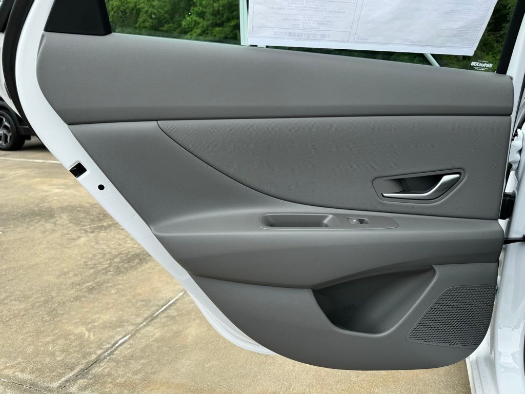 2025 Hyundai Elantra SEL - Photo 24