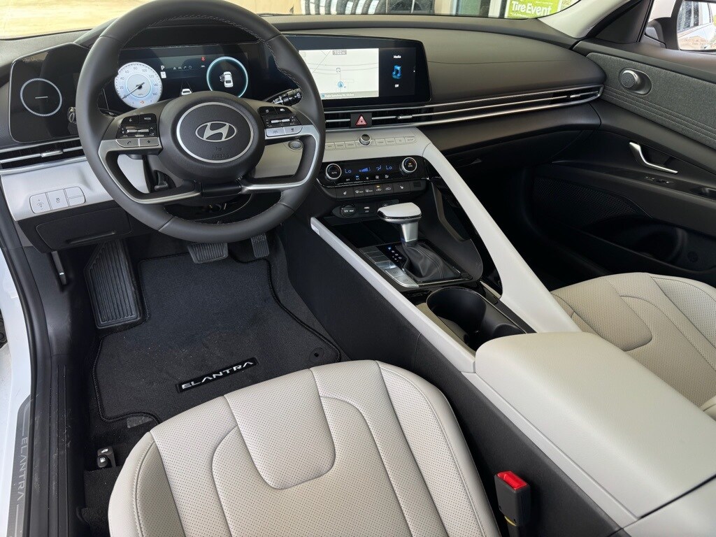 2025 Hyundai Elantra Limited photo 2