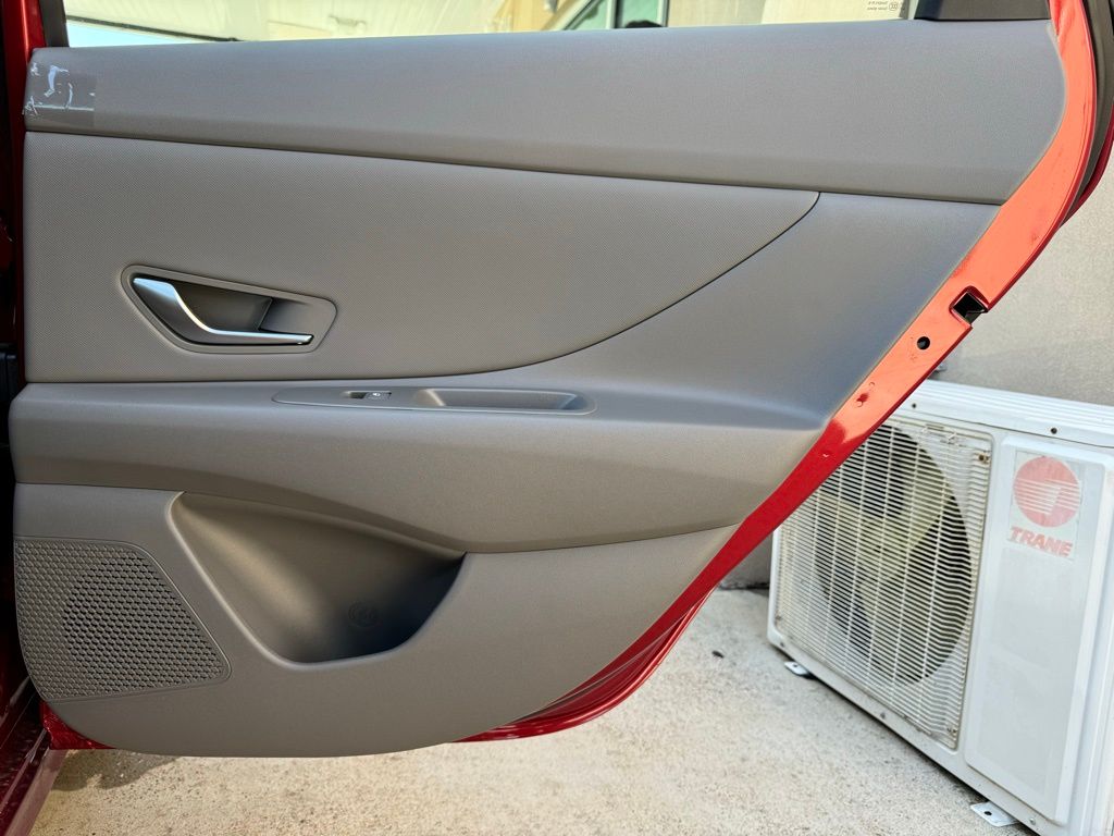 2025 Hyundai Elantra SEL - Photo 18