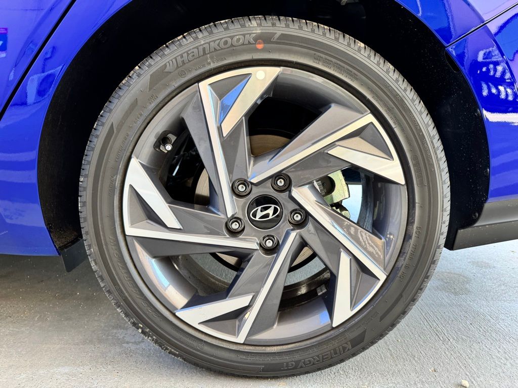 2025 Hyundai Elantra Limited - Photo 27