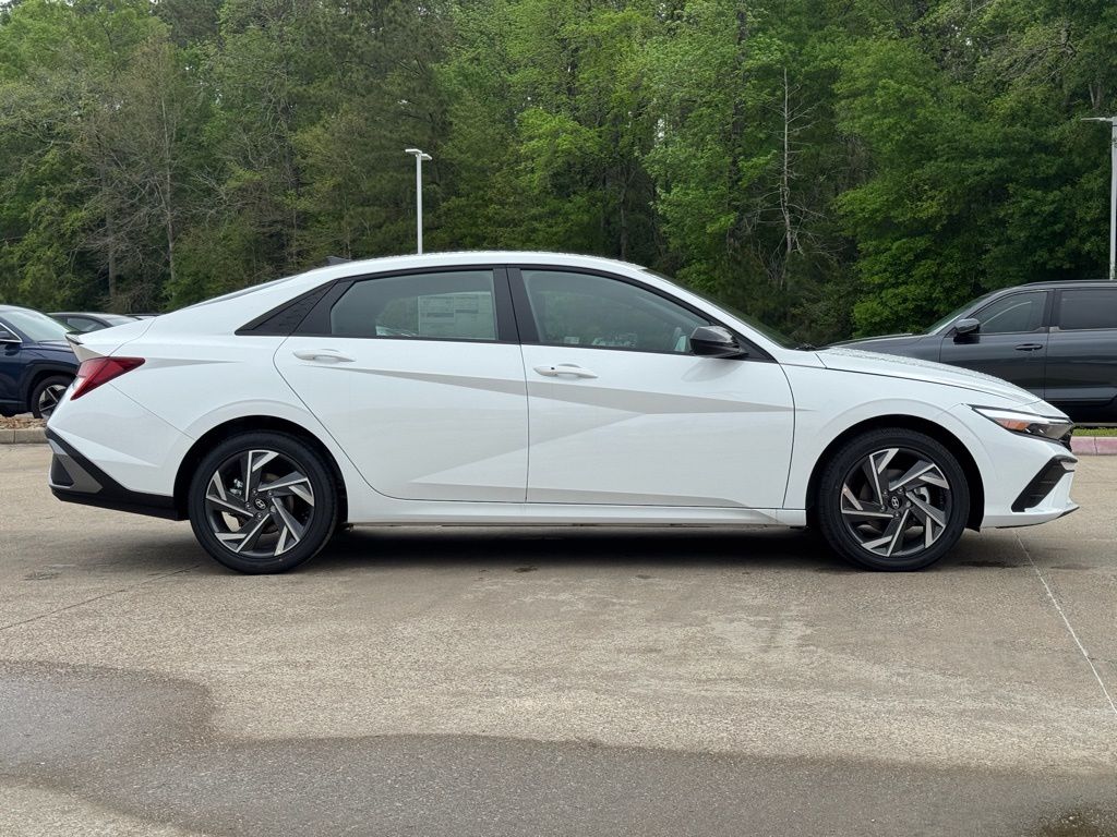 2025 Hyundai Elantra Blue - Photo 9