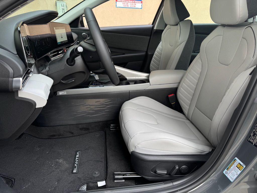 2025 Hyundai Elantra Limited - Photo 10