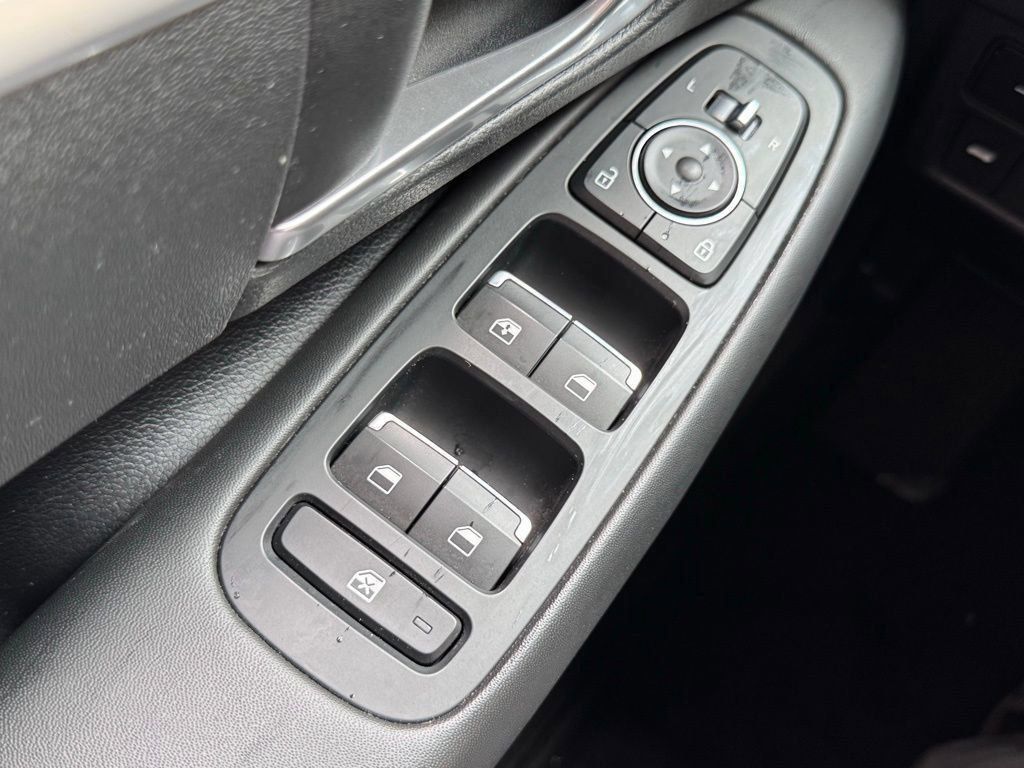 2023 Hyundai Sonata SE - Photo 22
