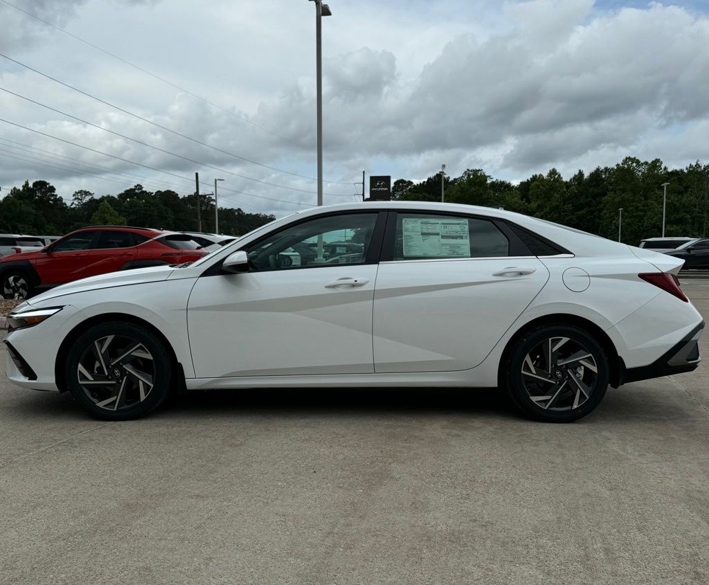 2025 Hyundai Elantra SEL - Photo 12