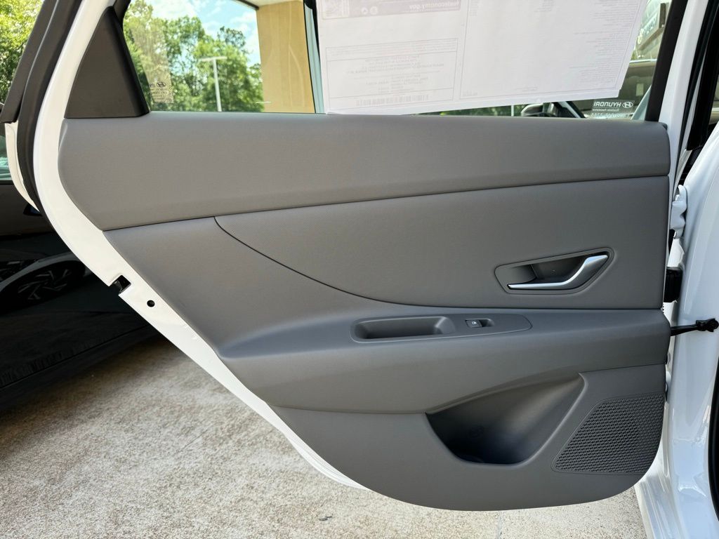 2025 Hyundai Elantra SEL - Photo 20