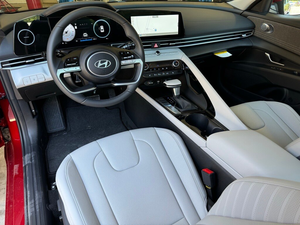 2025 Hyundai Elantra Limited photo 2