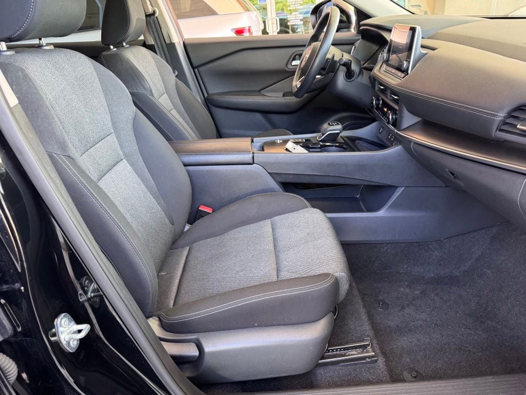 2024 Nissan Rogue SV - Photo 18