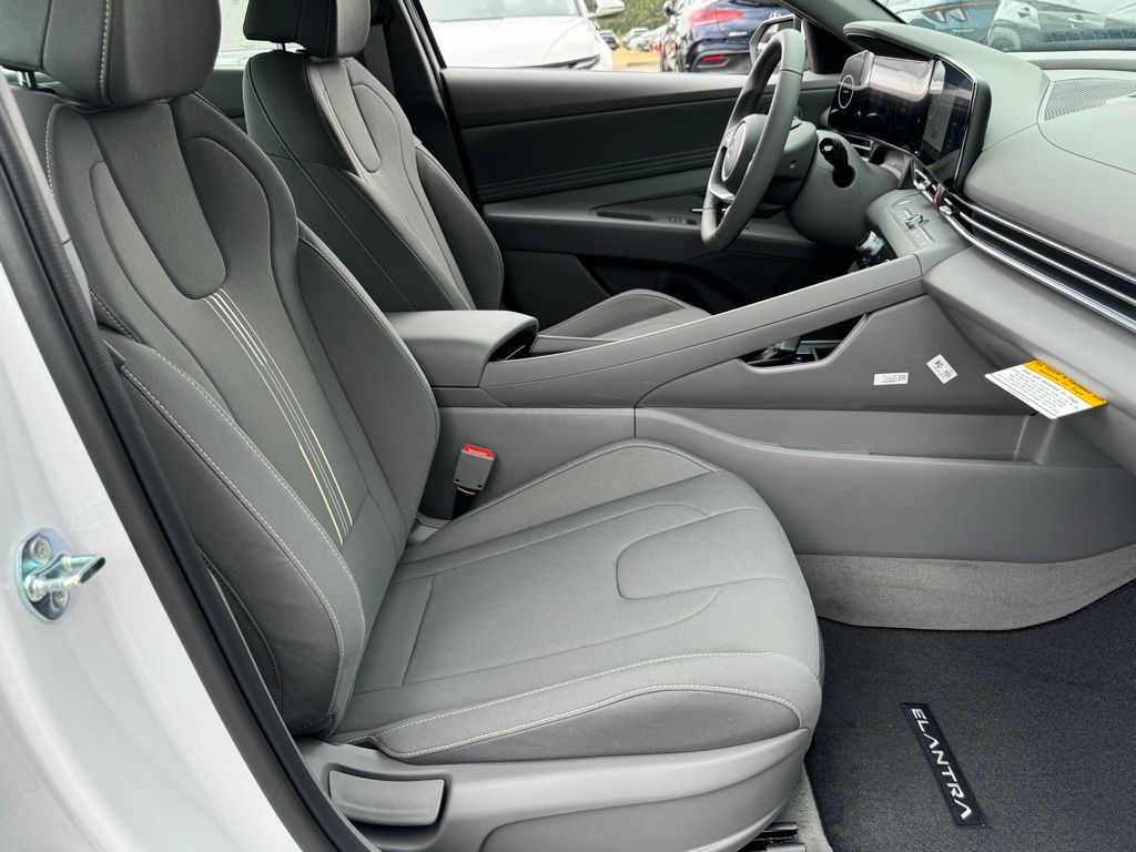 2025 Hyundai Elantra SEL - Photo 19