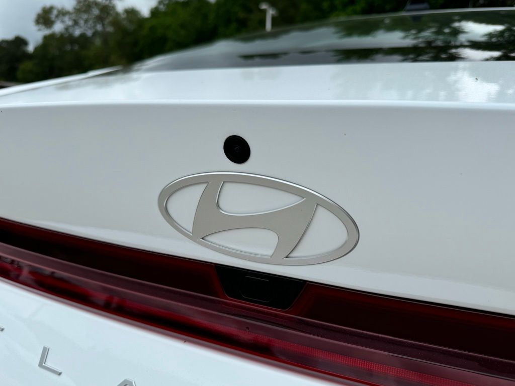 2025 Hyundai Elantra SEL - Photo 17