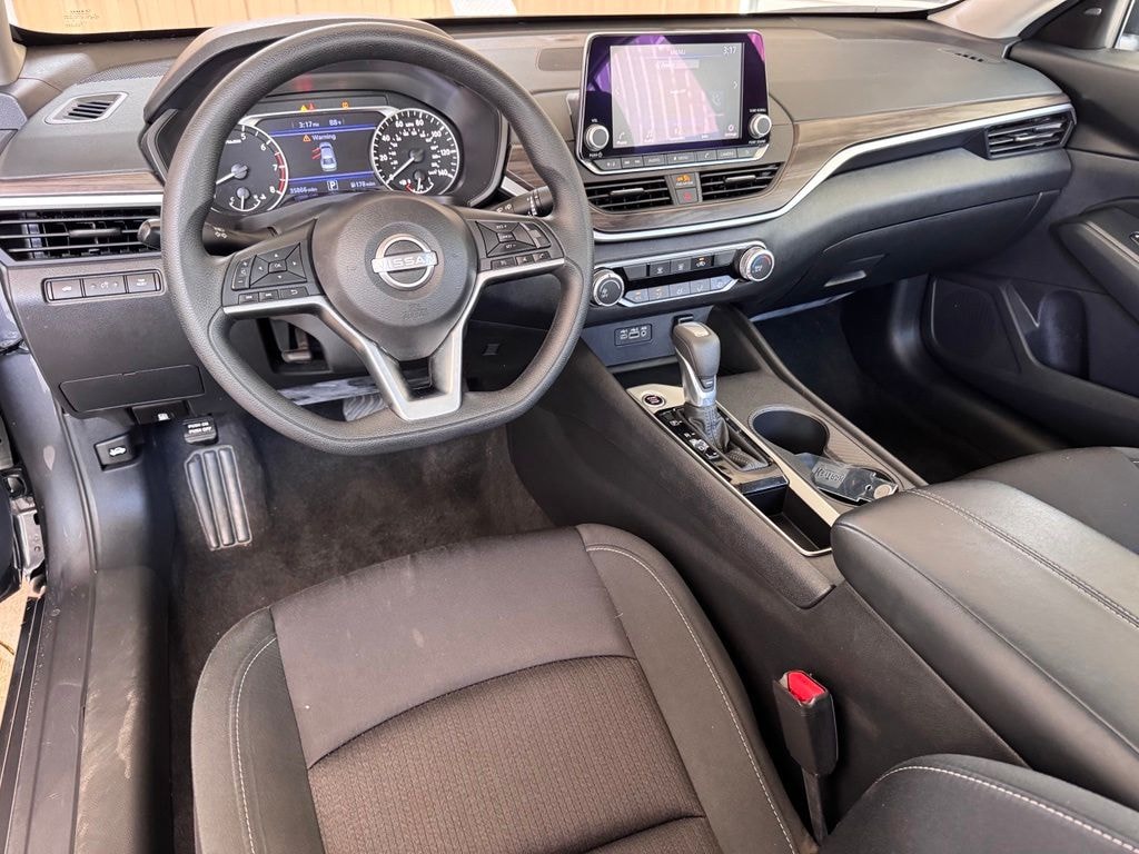 Used 2025 Nissan Altima SV Sedan