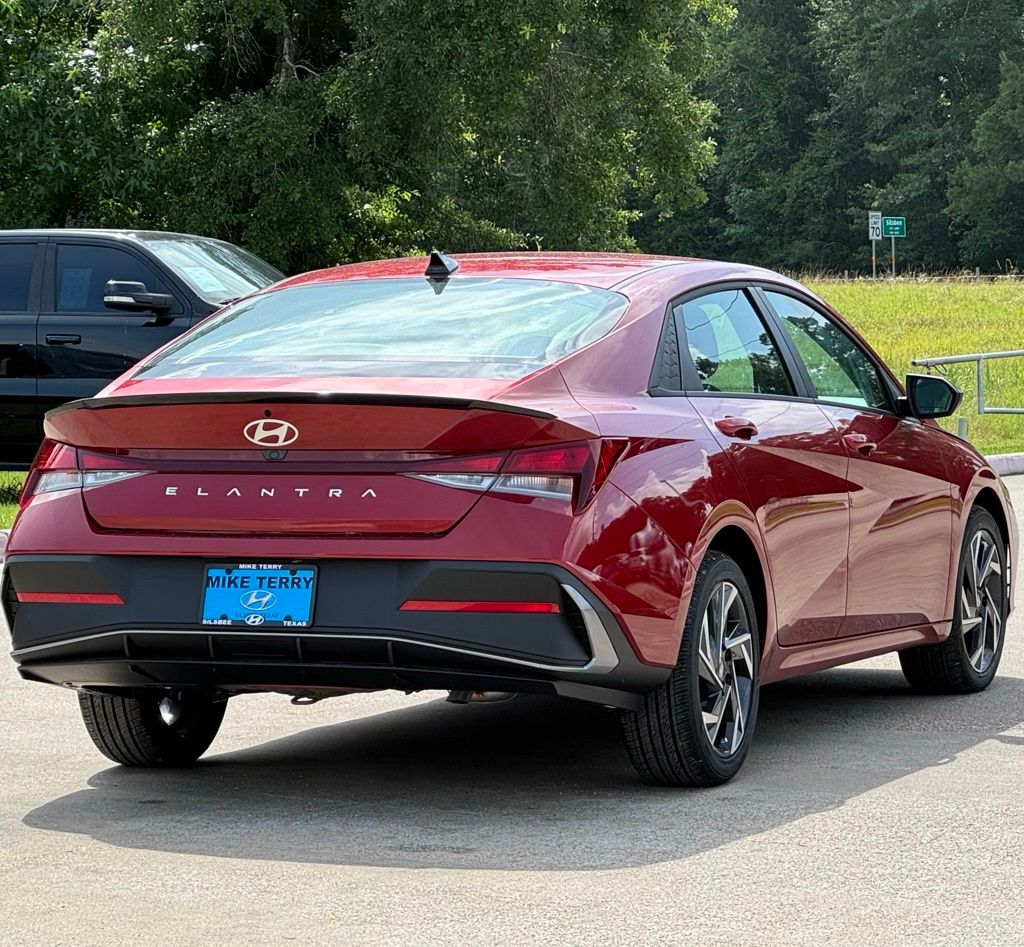2025 Hyundai Elantra SEL - Photo 10