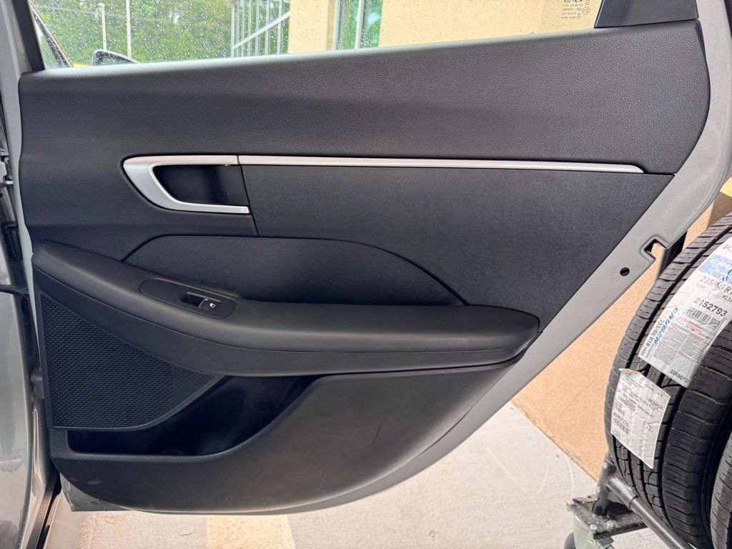 2023 Hyundai Sonata SE - Photo 19