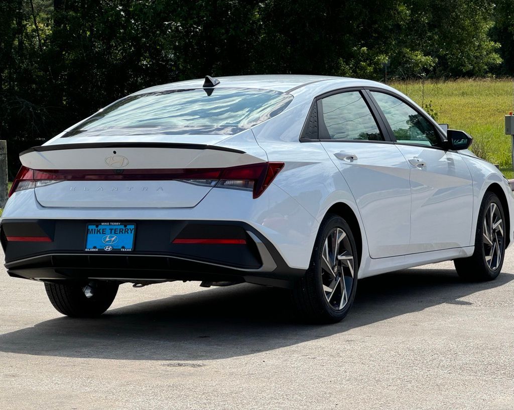 2025 Hyundai Elantra SEL - Photo 10