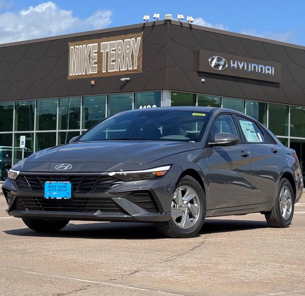 New 2026 Hyundai Elantra SE Sedan