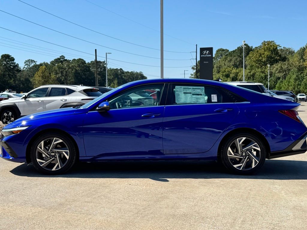 2025 Hyundai Elantra Limited - Photo 13