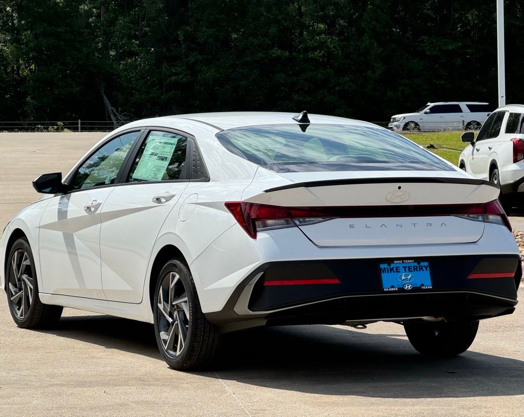 2025 Hyundai Elantra SEL - Photo 11