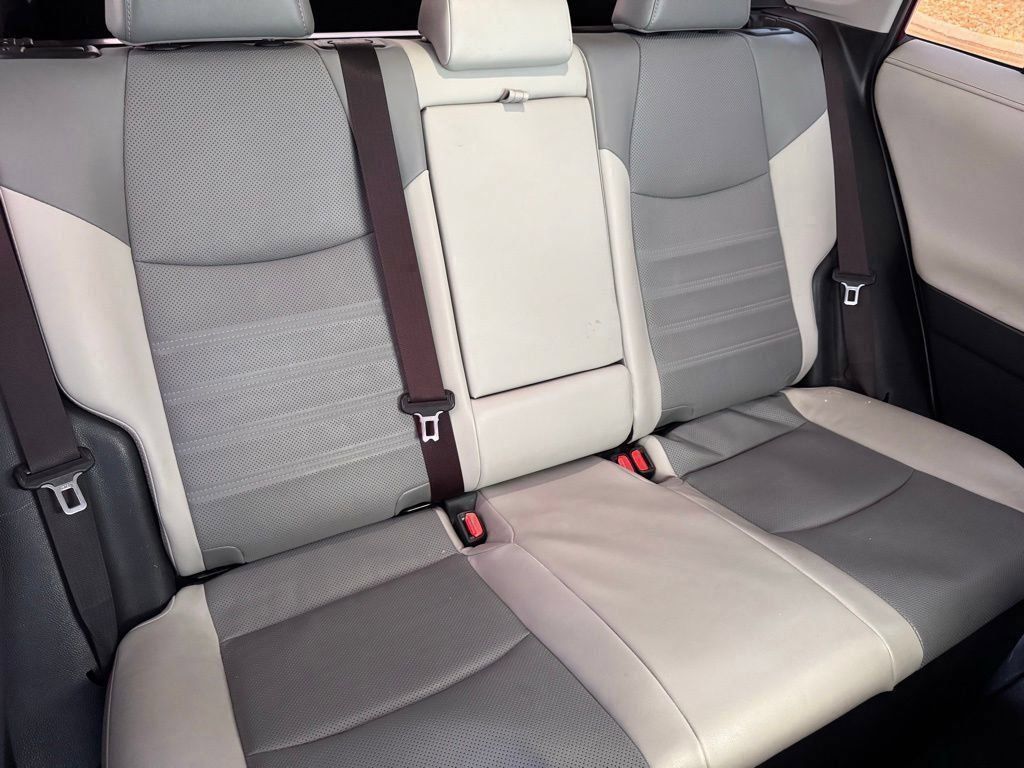 2022 Toyota RAV4 Limited - Photo 9
