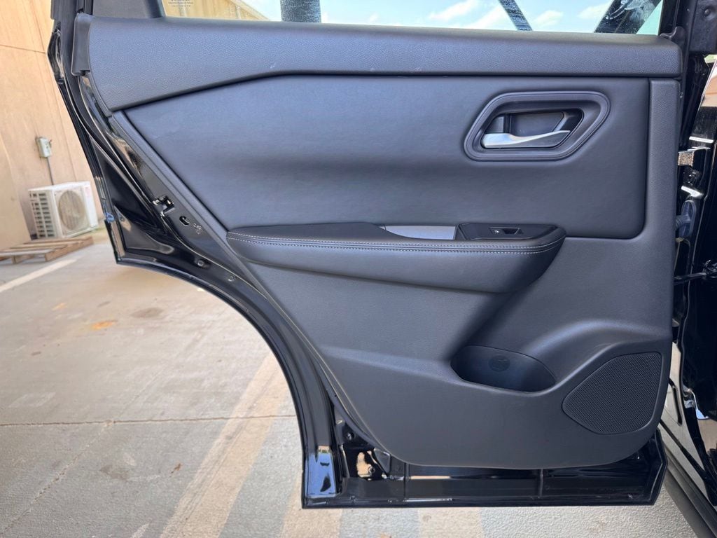 2024 Nissan Rogue SV - Photo 23
