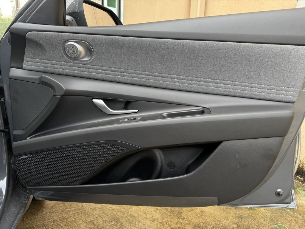 2025 Hyundai Elantra Limited - Photo 21