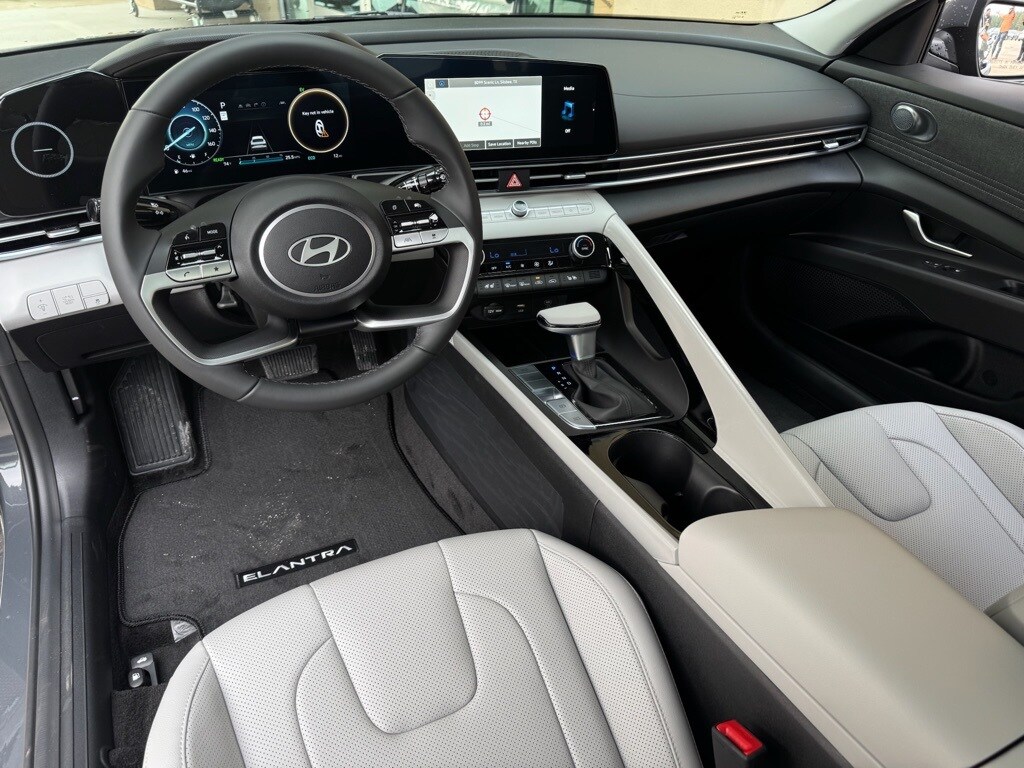 2025 Hyundai Elantra Hybrid Limited photo 2