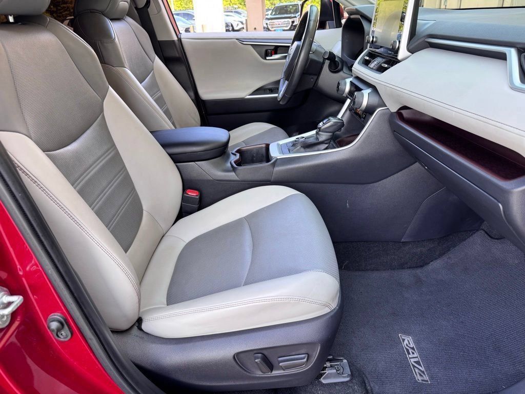 2022 Toyota RAV4 Limited - Photo 16