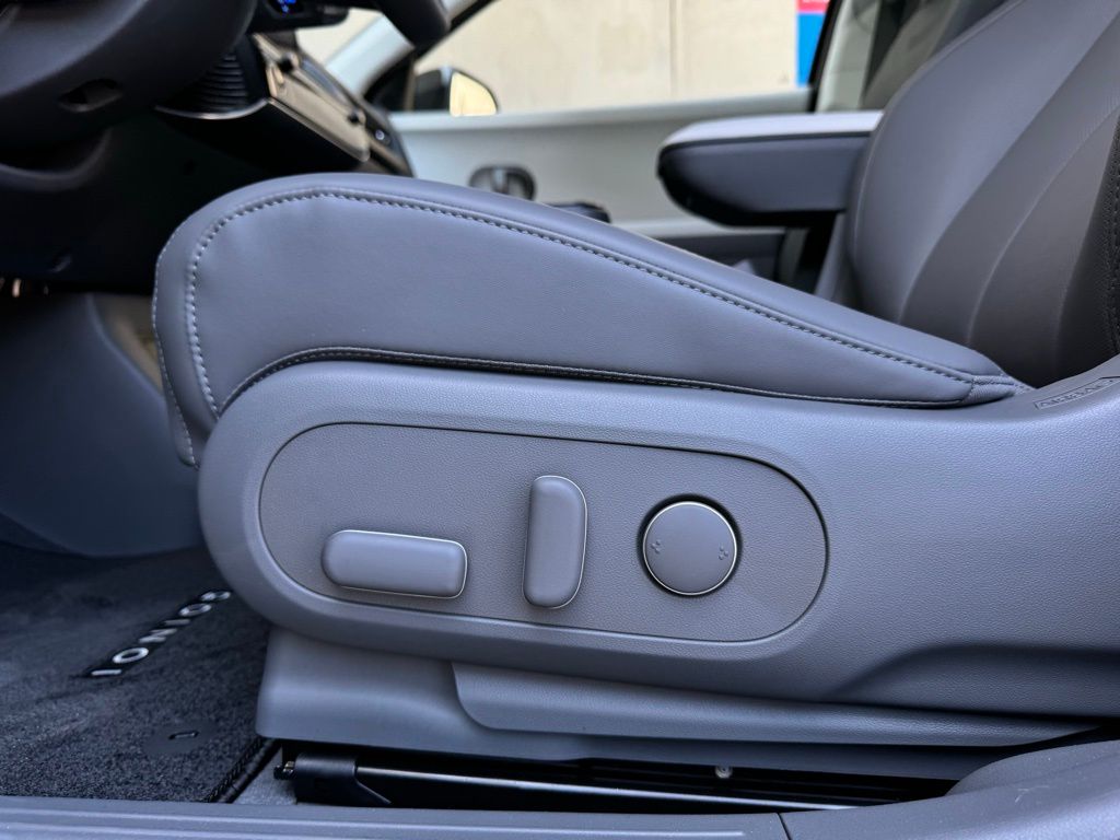 2025 Hyundai IONIQ 5 SEL - Photo 7