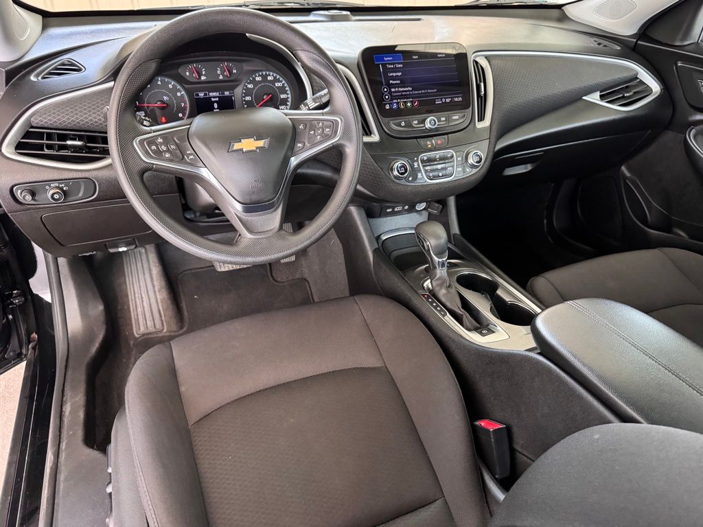 2024 Chevrolet Malibu 1LT - Photo 2