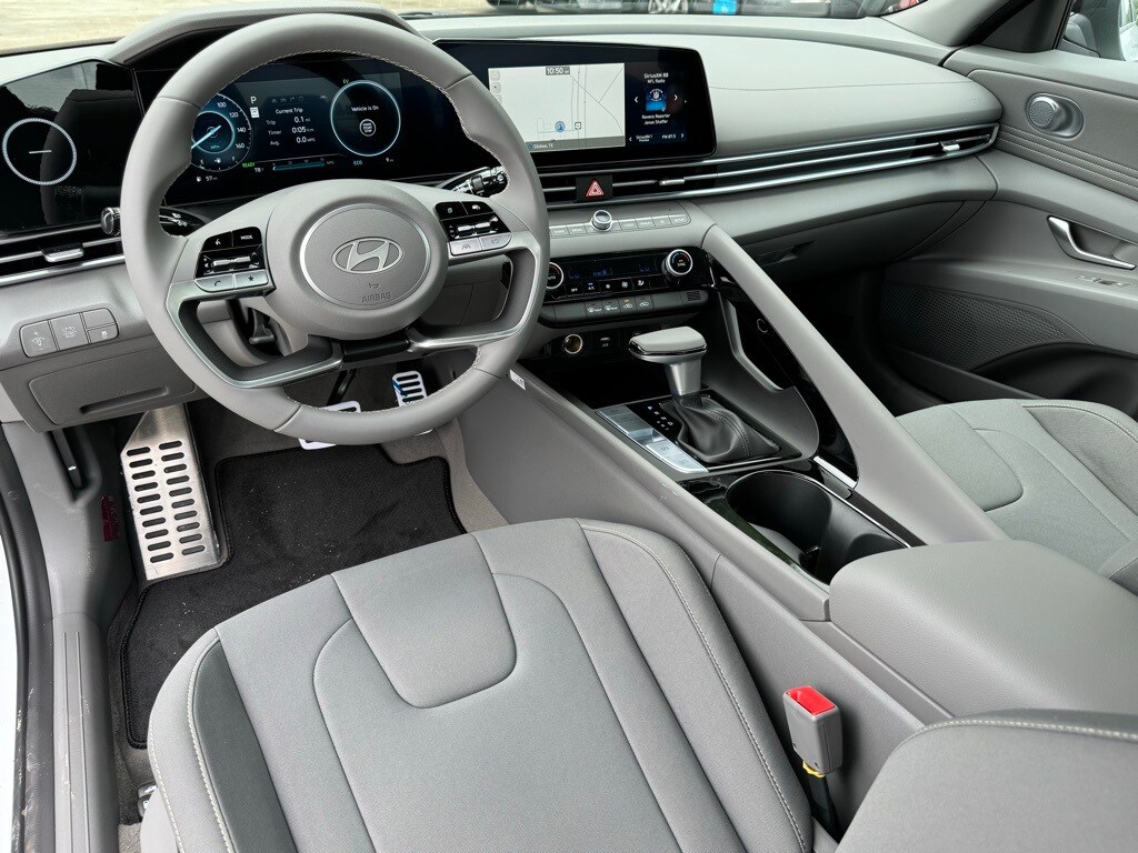 2025 Hyundai Elantra Hybrid SEL Sport photo 2