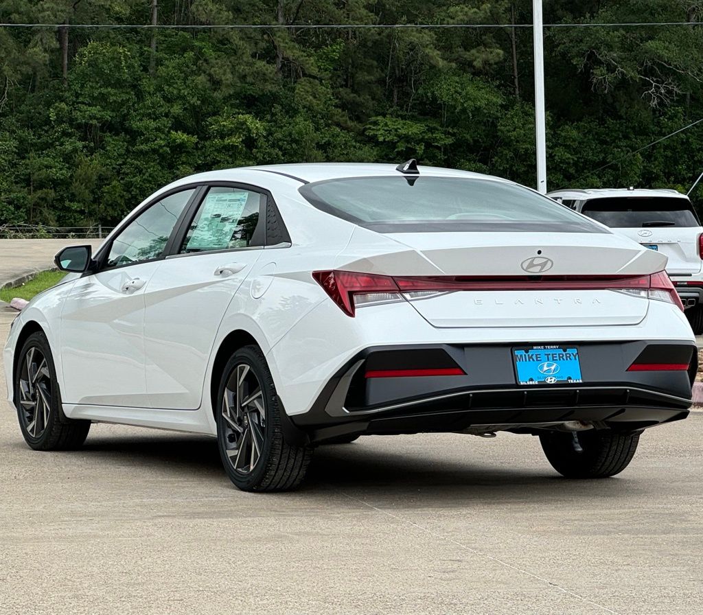 2025 Hyundai Elantra SEL - Photo 14