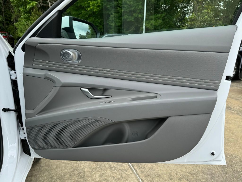 2025 Hyundai Elantra SEL - Photo 21